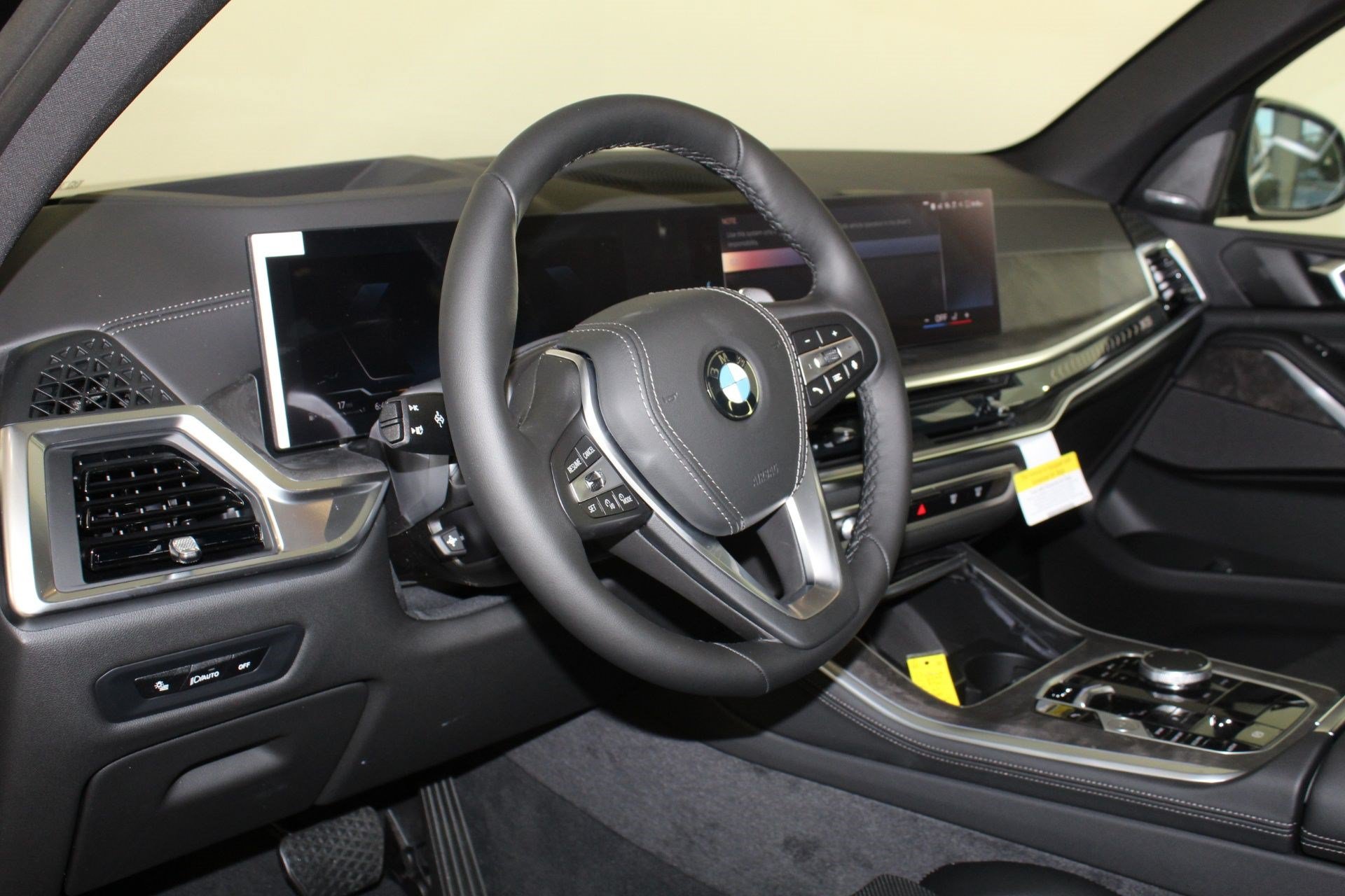 Used 2026 BMW X5 sDrive40i w/ Climate Comfort Package RWD image 4
