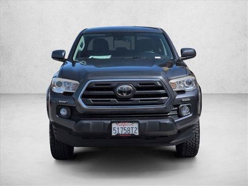 Used 2019 Toyota Tacoma SR5 AWD/4WD image 2