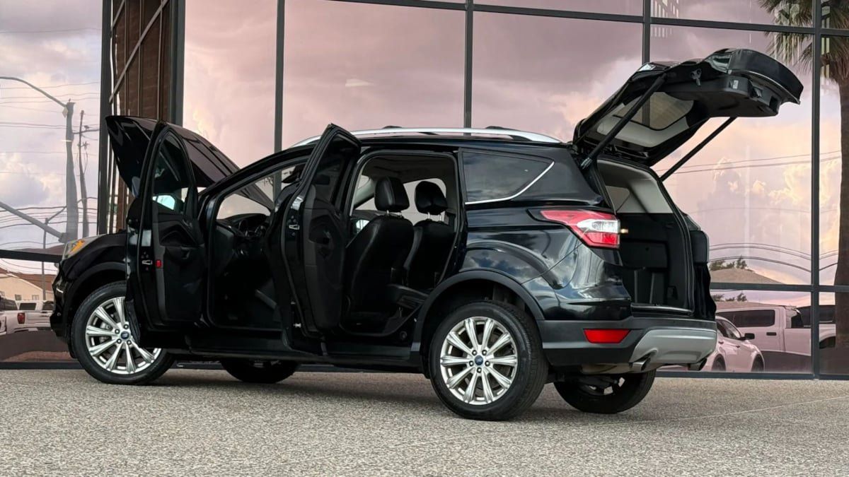 Used 2017 Ford Escape Titanium FWD image 26
