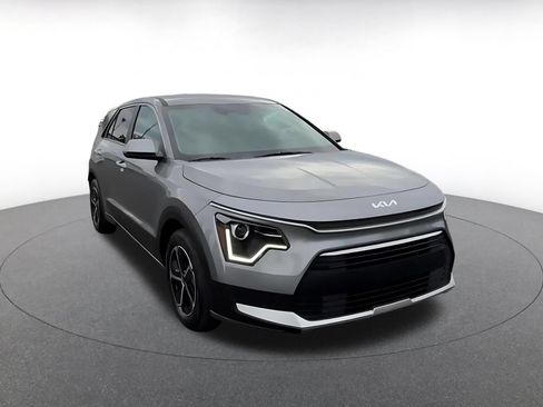 Used 2026 Kia Niro LX FWD image 3