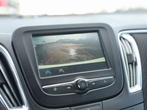 Used 2018 Chevrolet Malibu LT image 26