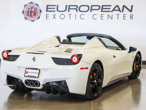 Used 2013 Ferrari 458 Spider RWD image 12
