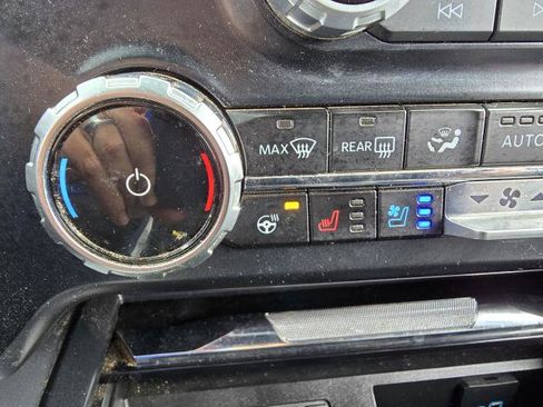 Used 2023 Ford F350 Lariat image 25