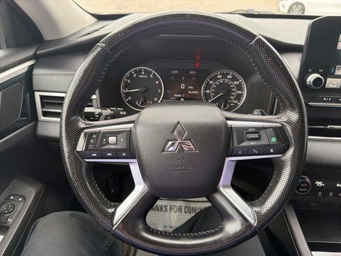 Used 2022 Mitsubishi Outlander SE image 21
