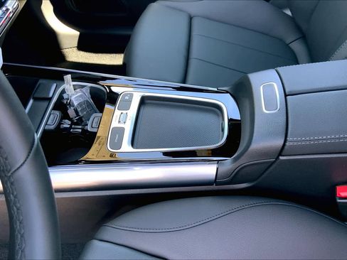 Used 2025 Mercedes-Benz GLA 250 image 10