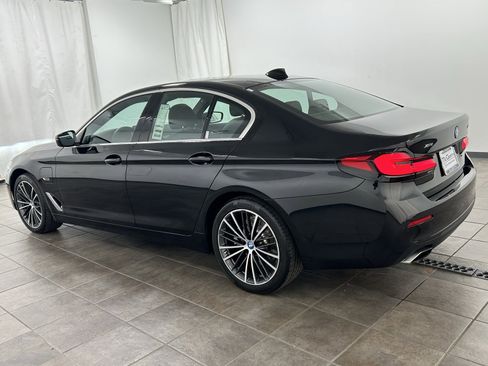 Used 2023 BMW 530e xDrive w/ Premium Package image 4