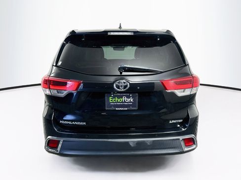 Used 2018 Toyota Highlander Limited Platinum FWD image 7