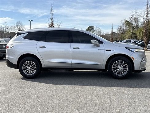 Used 2022 Buick Enclave Premium image 2