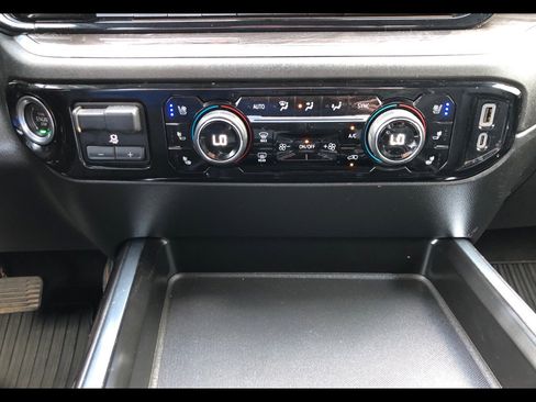 Used 2024 Chevrolet Silverado 2500 LTZ w/ LTZ Premium Package image 11