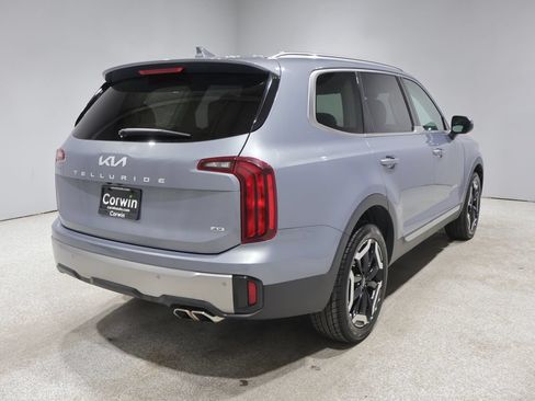 Used 2025 Kia Telluride S AWD/4WD image 2