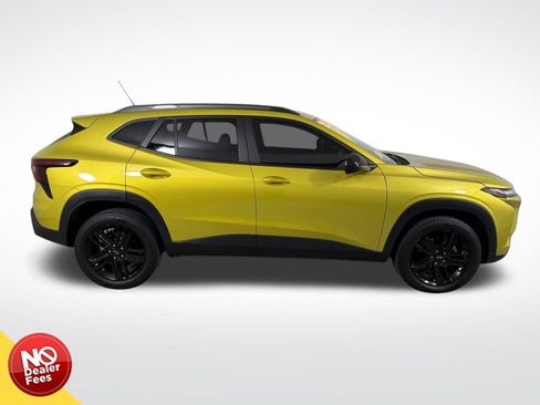 Used 2024 Chevrolet Trax ACTIV w/ Driver Confidence Package image 2