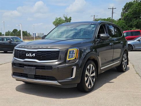 Used 2022 Kia Telluride EX w/ EX Premium Package image 3