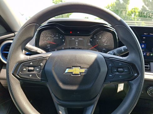 Used 2024 Chevrolet Trax LS w/ LS Convenience Package FWD image 19
