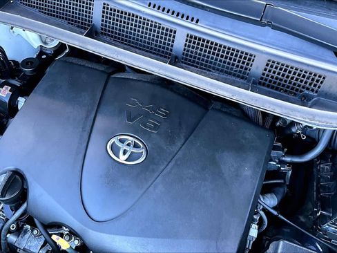Used 2017 Toyota Sienna XLE image 32
