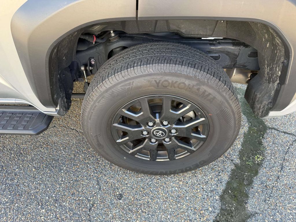 Certified 2025 Toyota 4Runner SR5 AWD/4WD image 16