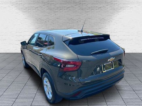 Used 2024 Chevrolet Trax LS w/ LS Convenience Package image 6