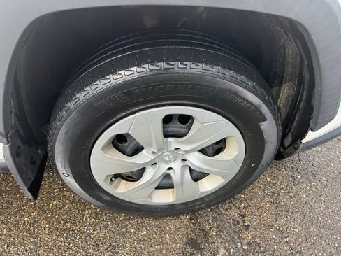 Used 2019 Toyota RAV4 LE image 15