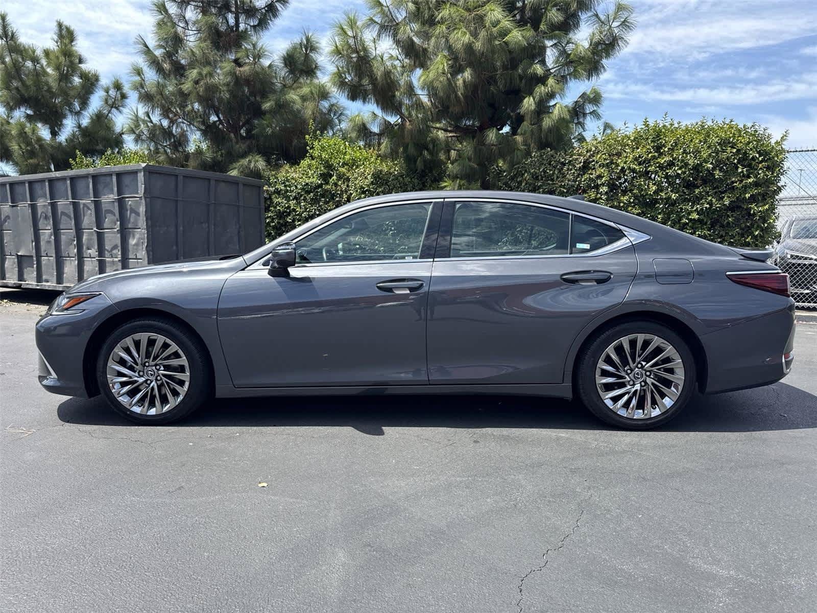 Used 2025 Lexus ES 300h w/ Accessory Package (Z1) FWD image 3