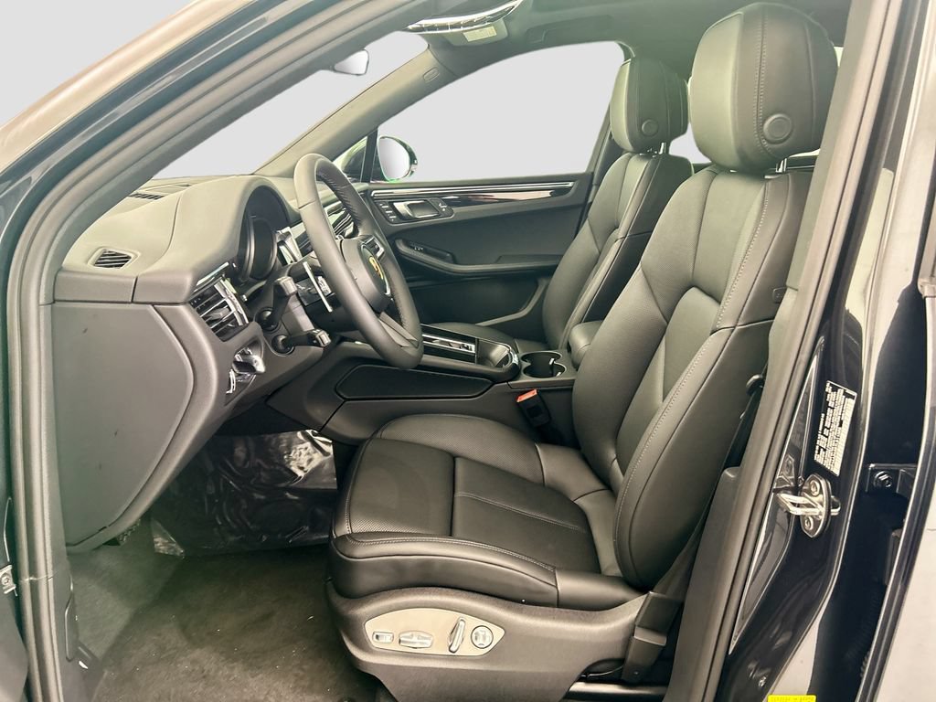 Used 2026 Porsche Macan AWD/4WD image 5
