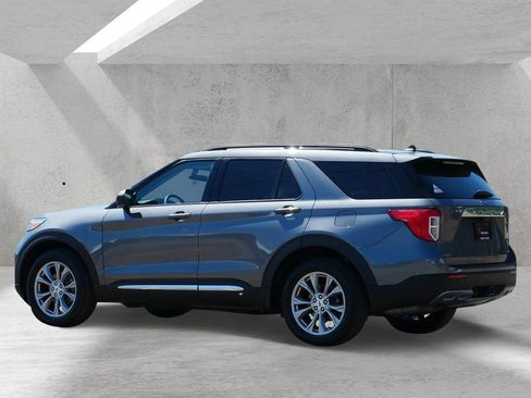 Used 2023 Ford Explorer XLT w/ Equipment Group 202A AWD/4WD image 4