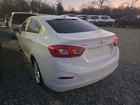 Used 2018 Chevrolet Cruze LT image 4