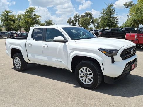 Certified 2025 Toyota Tacoma SR5 AWD/4WD image 7