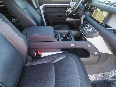 Used 2023 Land Rover Defender 110 X-Dynamic SE image 18