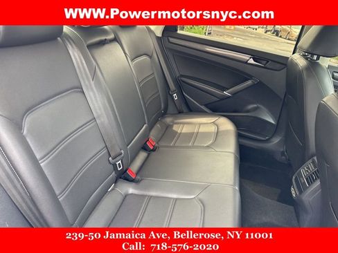 Used 2020 Volkswagen Passat 2.0T R-Line image 19