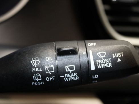 Used 2024 Chrysler Pacifica Touring-L image 46