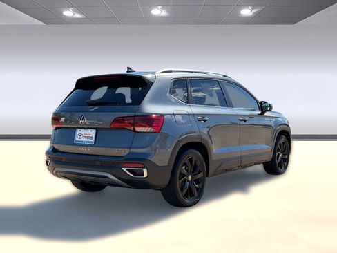 Used 2023 Volkswagen Taos SE AWD/4WD image 9