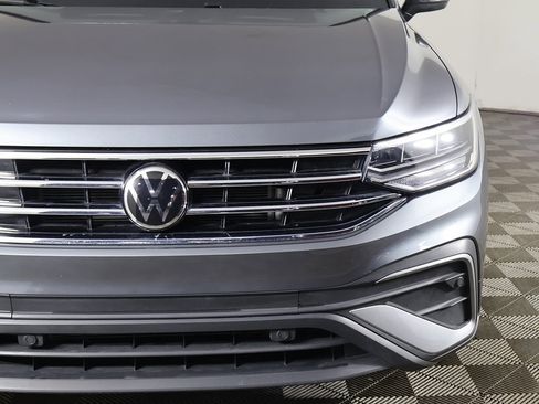 Used 2024 Volkswagen Tiguan SE image 13