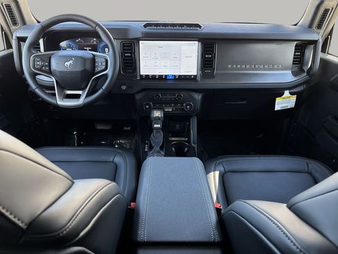 New 2025 Ford Bronco Badlands image 9