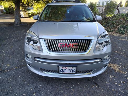 Used 2012 GMC Acadia Denali image 3
