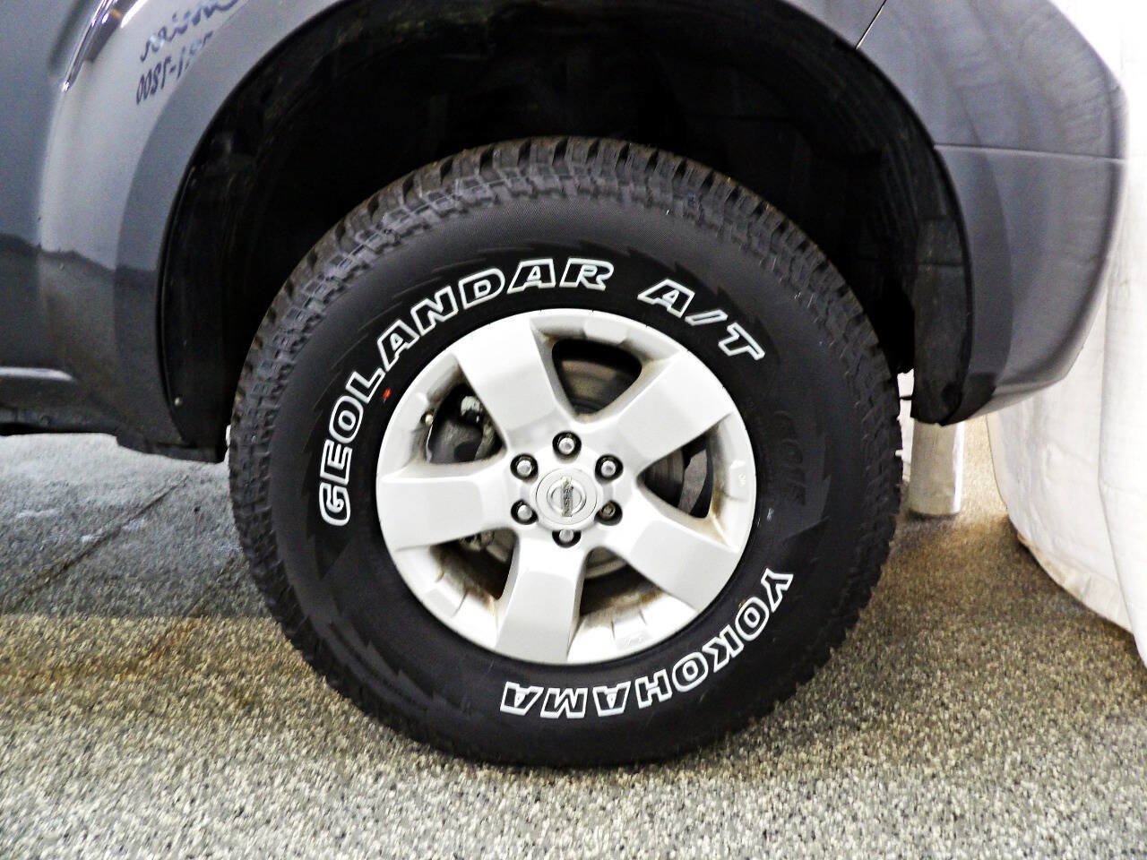 Used 2012 Nissan Frontier SV w/ SV Premium Utility Pkg AWD/4WD image 25