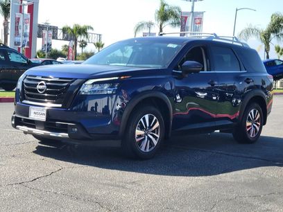 Used 2023 Nissan Pathfinder SL w/ Black Appearance Package