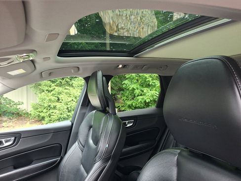Used 2018 Volvo XC60 T6 Inscription w/ Luxury Seat Package AWD/4WD image 24