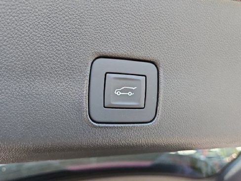 Used 2025 Chevrolet TrailBlazer RS w/ Convenience Package FWD image 12