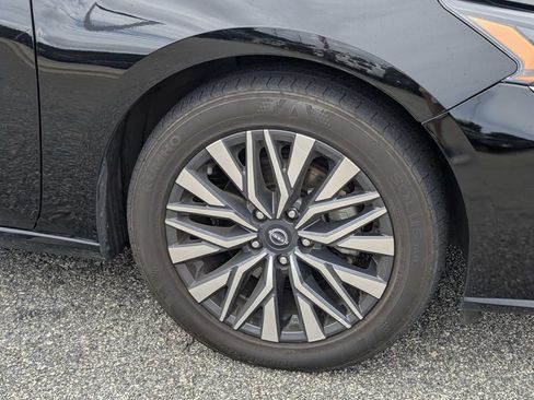 Used 2024 Nissan Altima 2.5 SV FWD image 5