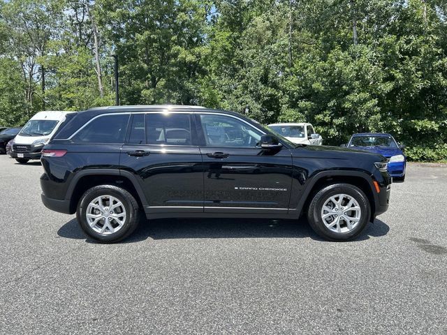 Used 2023 Jeep Grand Cherokee Limited AWD/4WD image 2