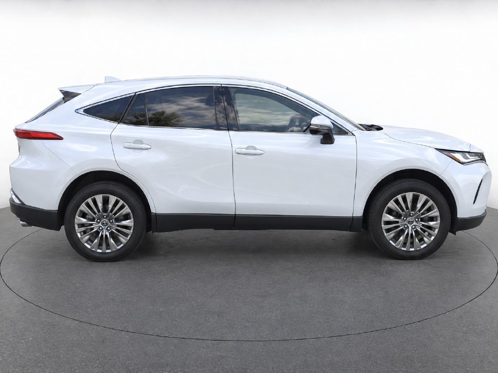 Certified 2023 Toyota Venza XLE AWD/4WD image 7