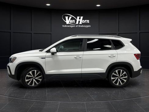 Used 2022 Volkswagen Taos SE image 11