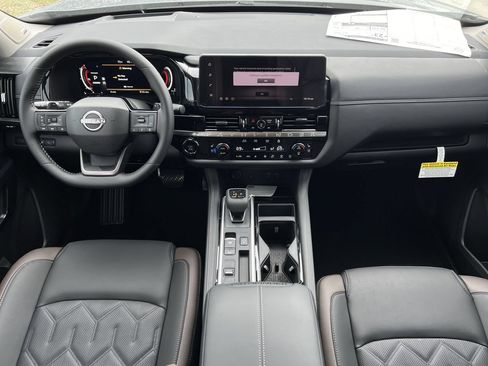 New 2026 Nissan Pathfinder Platinum FWD image 8