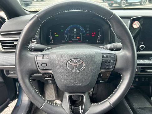 Used 2025 Toyota Camry SE FWD image 2