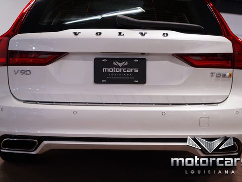 Used 2019 Volvo V90 T5 R-Design image 17