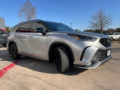 Used 2023 Toyota Highlander XSE image 5