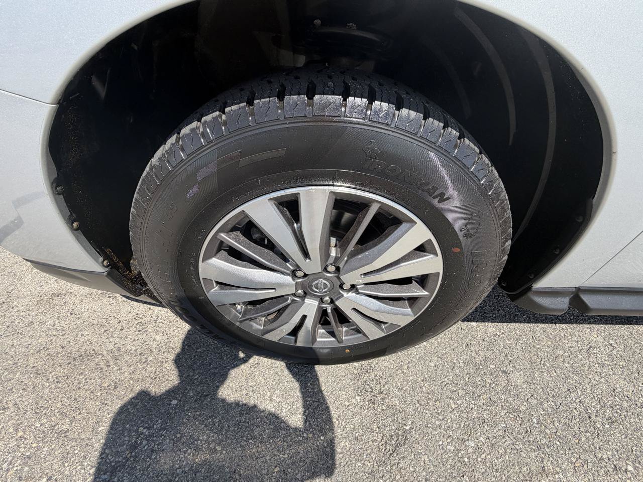 Used 2018 Nissan Pathfinder SV AWD/4WD image 19