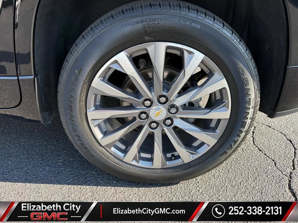 Used 2023 Chevrolet Traverse Premier AWD/4WD image 16