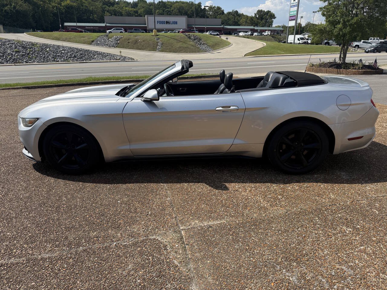 Used 2015 Ford Mustang w/ Equipment Group 051A RWD image 3