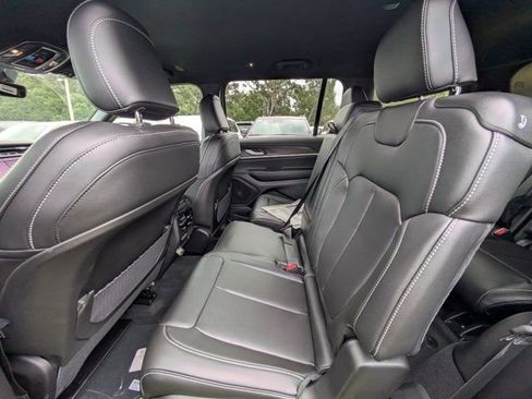 New 2025 Jeep Grand Cherokee L Limited w/ Black Appearance Package AWD/4WD image 12