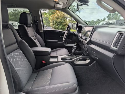 Used 2025 Nissan Frontier SV w/ SV Convenience Package RWD image 27